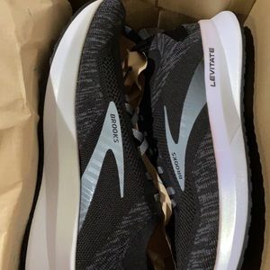 Women’s Brooks Levitate 4